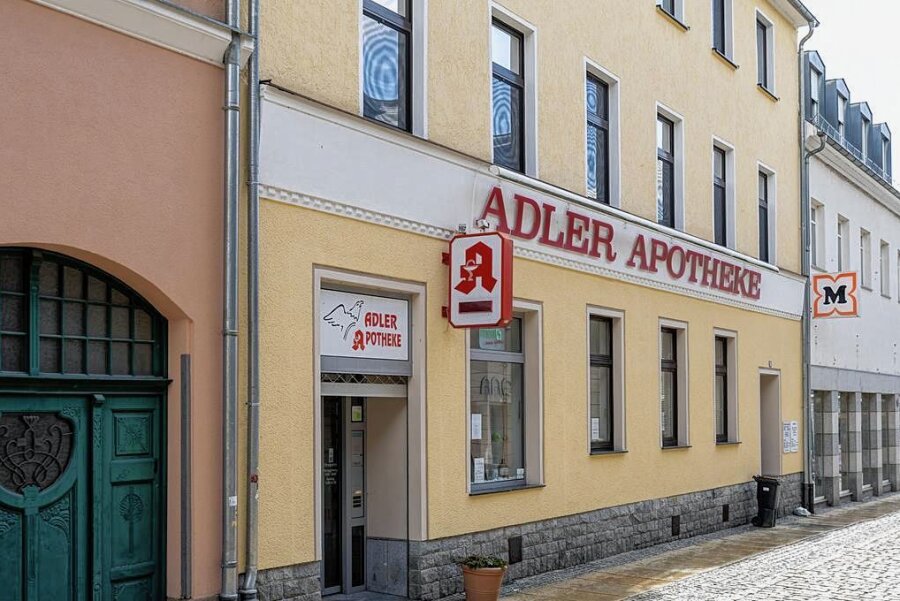 Warum die Adler-Apotheke in Auerbach schließen muss - Die Adler-Apotheke gehört zu den alt eingesessenen Geschäften an der Nicolaistraße Es gab sie schon in den 1940er-Jahren. Familie Pippig führte sie ab 1969. 