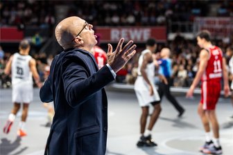 Warum die Auftaktniederlage der Niners Chemnitz besorgniserregend ist - Verzweiflung pur: Niners-Trainer Rodrigo Pastore sah von seiner Mannschaft am Freitagabend nur sehr wenig Gutes.