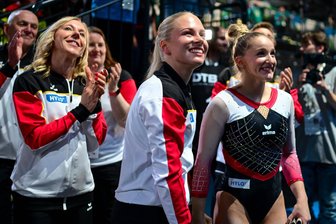 Warum die Chemnitzer Erfolgsturnerinnen Lea Quaas und Karina Schönmaier bewusst auf den Bundesliga-Wettkampf verzichten - Bei der Turn-EM Ende Mai in Leipzig erlebten Karina Schönmaier, Lea Quaas und Trainerin Tatjana Bachmayer (von rechts) Tage voller Erfolg.