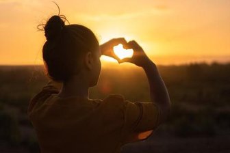 Warum die Empathiefähigkeit sinkt und was wir dagegen tun können - Die Fähigkeit zur Empathie ist uns mitgegeben. 