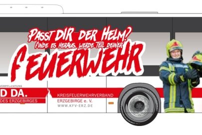 Warum die Feuerwehr auf Busse abfährt -  "Passt Dir der Helm?" Mit diesem Slogan will der Kreisfeuerwehrverband auf vier Bussen künftig für das Ehrenamt im Erzgebirgskreis werben. 