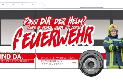 Warum die Feuerwehr auf Busse abfährt - "Passt Dir der Helm?" Mit diesem Slogan will der Kreisfeuerwehrverband auf vier Bussen künftig für das Ehrenamt im Erzgebirgskreis werben. 