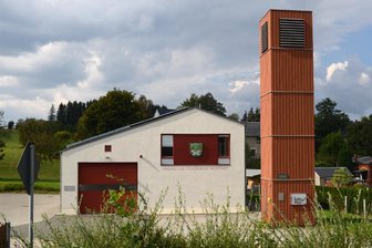 Warum die Feuerwehrleute aus Neustadt bald besser für den Ernstfall gerüstet sind - Das Feuerwehrdepot in Neustadt soll einen Anbau erhalten. Dort soll das Feuerwehrauto unterkommen.