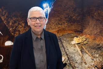 Warum die Geschichte des Erzgebirges neu geschrieben werden muss - Sie leitet das grenzüberschreitende Forschungsprojekt „Archaeo Tin“: Christine Hemker vom sächsischen Landesamt für Archäologie.
