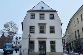 Warum die Glück-Auf-Fleischerei in Zwickau vorübergehend geschlossen hat - Kunden der Fleischerei standen am Montag vor geschlossenen Türen.
