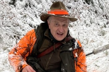 Warum die Jagd dem Wald im Erzgebirge hilft - Peter Gems hat bei der Drückjagd im Revier Antonsthal einen Rehbock erlegt.