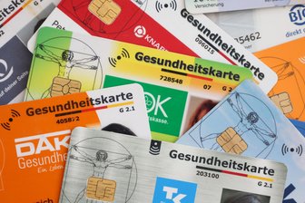 Warum die Kassenbeiträge ständig steigen, das aber nicht die Probleme löst - Unterschiedliche Kassenkarten, überall fast gleiche Leistungen.