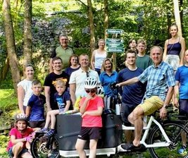 Warum die Leute vom Chemnitztalradweg ins Flöhatal radeln - Zu Ehren des Initiators des Chemnitztalradweges, Günter Hermsdorf (auf Lastenfahrrad), fand eine Radtour statt.