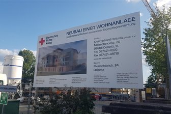 Warum die Melanchthonstraße in Oelsnitz für zwei Wochen gesperrt wird - An der Melanchthonstraße in Oelsnitz errichtet das DRK einen vierstöckigen Neubau für Betreutes Wohnen.