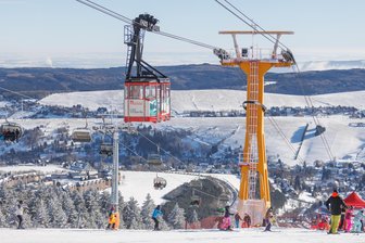 Warum die Millionärsfamilie ein Glücksgriff für den Fichtelberg ist - Mit dem Verkauf der Fichtelberg-Schwebebahn GmbH wird das Skigebiet am Fichtelberg künftig aus einer Hand betrieben.