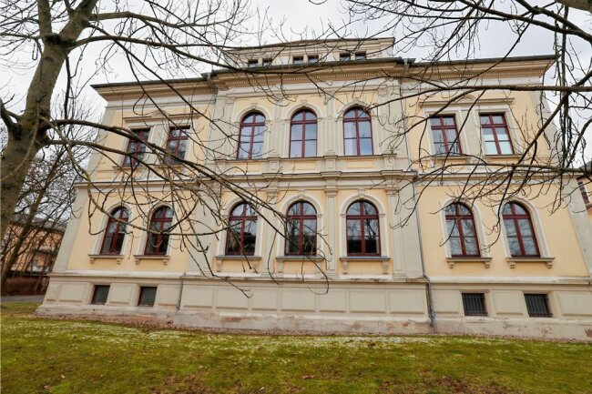 Warum die Musikschule in Glauchau umziehen muss - In diesem denkmalgeschützten Gebäude an der Chemnitzer Straße in Glauchau soll die Kreismusikschule vorübergehend unterkommen. 
