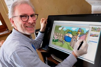 Warum die Reichenbacher Stadtwerke zu ihrem Jubiläum Theater machen - Jörg Halsema, Grafiker und Trickfilmzeichner aus Mylau, bebildert für das Stadtwerke-Jubiläum die energiegeladene Geschichte "Enrigo und die Zauberröslein".