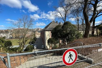 Warum die Treppe am Kulturhaus Aue noch gesperrt bleibt - Die Treppe am Kulturhaus Aue ist seit Monaten gesperrt. Wie lange noch?