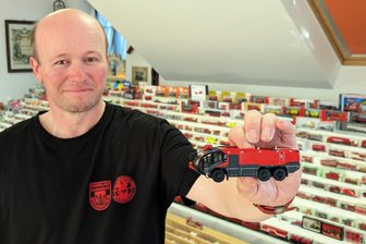 Warum die Wolkensteiner Feuerwehr über 3500 Fahrzeuge verfügt - Der Rosenbauer Busch Panther gehört zu den modernsten Modellfahrzeugen in der riesigen Sammlung von Andreas Reichel.
