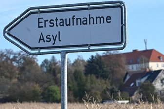 Warum die Zahlen von Asylerstanträgen sinken - Blick auf die sächsische Erstaufnahmeeinrichtung für Asylbewerber in Chemnitz. Gegen den europäischen Trend kamen in Deutschland zu Jahresbeginn weniger Flüchtlinge an.
