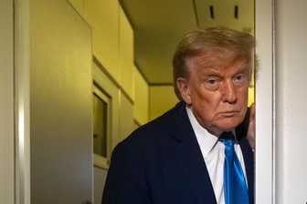 Warum Donald Trump in Sachen Iran einen Schlingerkurs fährt - US-Präsident Donald Trump an Bord der Air Force One auf dem Rückweg vom G7-Gipfel in Kanada in die Vereinigten Staaten.