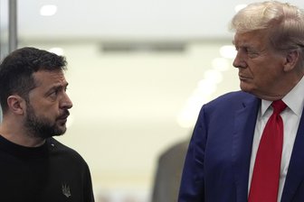 Warum Donald Trump über Wolodymyr Selenskyj herzieht - Donald Trump (rechts, damals noch republikanischer Präsidentschaftskandidat) im September 2024 bei einem Treffen mit dem ukrainischen Präsidenten Wolodymyr Selenskyj im Trump Tower.