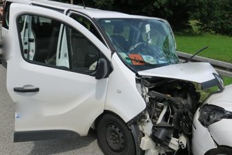 Warum durfte Fahrer noch ans Steuer? - Der kleine Schulbus war frontal in den Gegenverkehr gerast. 