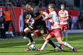 Warum Dynamo Dresden seine Generalprobe gegen Jahn Regensburg in Auerbach austrägt - In der abgelaufenen Drittliga-Saison waren Dresden (am Ball: Stefan Kutschke) und Regensburg Kontrahenten im Kampf um den Aufstieg. Nun sehen sich beide Teams bei der Generalprobe in Auerbach wieder.