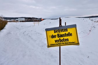 Warum Eigenheime im neuen Rödlitzer Wohngebiet trotz toller Lage auf sich warten lassen - Nicht nur der Winter sorgt dafür, dass im neuen Wohngebiet in Rödlitz bisher noch nicht viel passiert ist.