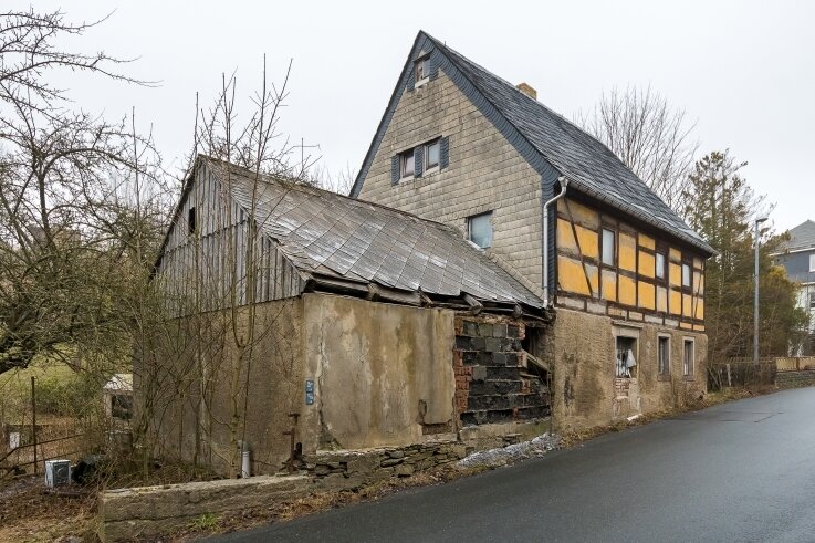 Warum ein altes Haus Fotografen anlockt - So sieht das Gebäude in der August-Bebel-Straße in Borstendorf aus. Der Besitzer ist mittlerweile verstorben. 