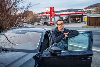 Warum ein Erzgebirger zum Tanken künftig nach Zwickau fahren muss - Ist vom Aus der letzten CNG-Tankstelle in Aue betroffen: Alexander Hahn, der selbst drei Erdgasautos besitzt.