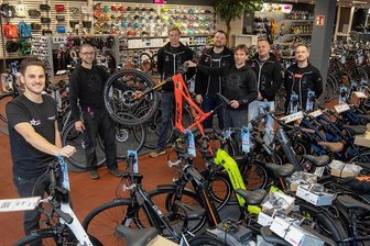 Warum ein Fahrradhändler aus Plauen sein Geschäft abgibt - Das Team vom neuen Fahrradmarkt Little John Bikes ist startklar: Christian Schneider, Jens Mütze, Stephan Kühnel, Maximilian Rothe, Peter Friedrich, Christoph Stöbe und Marc Müller (von rechts).