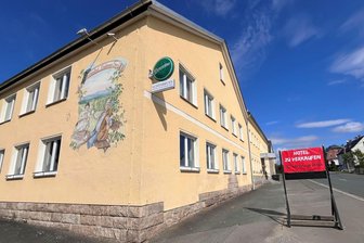 Warum ein Hotel im Vogtland nach kurzer Zeit erneut zum Verkauf steht - Das Hotel „Schönbrunn“ mit Kulinarik und Spa, zuvor Landgasthof „Goldenes Herz“, im Lengenfelder Ortsteil Schönbrunn steht aktuell wieder zum Verkauf.