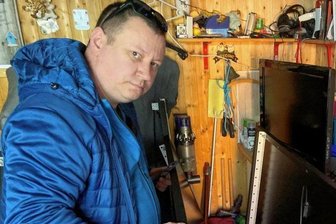 Warum ein Kleingärtner keine Solaranlage aufs Dach setzen darf - Norbert Koch in der Laube seines Kleingartens. Die Solarmodule, die dort lagern, darf er nicht installieren.