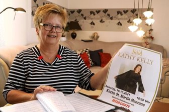 Warum ein Meeraner Chor mit Kathy Kelly singt - Chorvorsitzende Anita Pönisch hat mit ihren Sängern ein fast zweistündiges Programm bestehend aus 16 Titeln einstudiert. Gemeinsam mit Kathy Kelly werden sie diese am Samstag in Meerane präsentieren.