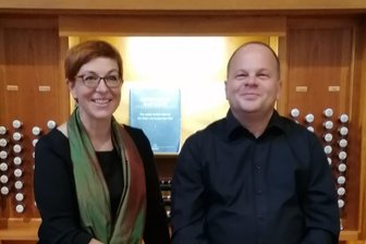Warum ein Organist für ein Konzert in seine Heimat im Erzgebirge zurückkehrt - Organist Matthias Pfund und Sopranistin Grit Wagner setzen sich mit einem Benefizkonzert für neue Glocken in Zethau ein.
