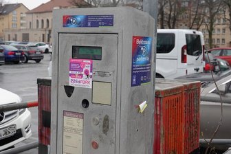 Warum ein Parkautomat in Zwickau Autofahrern eine Stunde stahl - Die Uhr dieses Parkscheinautomaten auf dem Platz der Völkerfreundschaft war zwischenzeitlich falsch eingestellt.