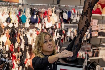 Warum ein Reichenbacher Dessousladen echt Spitze läuft - Halterlose Strümpfe stellen zwar nur einen Teil des Angebots bei Katja Eberlein dar. Doch gerade wegen solcher verführerischen Wäsche kommen viele Kundinnen gern wieder.