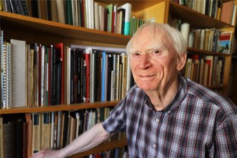Warum ein Rentner aus Freiberg mit über 80 Jahren zum Doktor promoviert hat - Im hohen Alter entschloss sich Rainer Tippmann aus Freiberg dazu, zu promovieren.