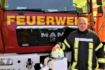 Warum ein Spediteur Feuerwehrmann ist - Christian Meisel ist seit 2016 Mitglied der Hainichener Wehr. Er absolvierte mehrere Fortbildungen, unter anderem zum Sprechfunker, Atemschutzgeräteträger und Truppenführer.