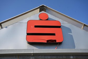 Warum ein vogtländischer Geldautomat kein Geld ausgespuckt hat - Ein Geldautomat der Sparkasse hatte in Neumark zeitweise nicht funktioniert.