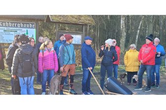 Warum ein Vogtland-Dorf nicht nur gemeinsam wandern geht - Die erste Brockauer Frühjahrswanderung durch den Kuhbergwald fand große Resonanz.