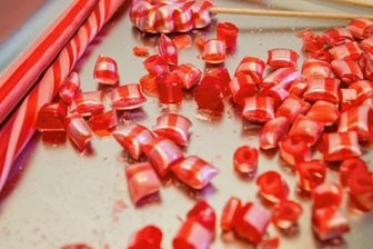Warum eine Bonbonmanufaktur zum zweiten Mal in Annaberg-Buchholz eröffnet - So sehen die fertigen Leckereien aus. Es soll saisonal unterschiedliche Sorten geben.
