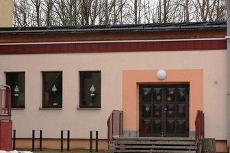 Warum eine Grundschule im Vogtland zur Baustelle wird - Der Gebäudeteil, der die Turnhalle mit der Schule verbindet, wird vergrößert.