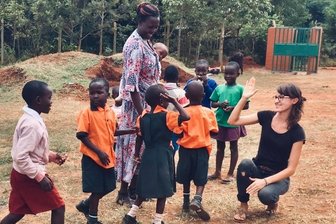 Warum eine Mülsenerin in Kenia lebt - Zu Besuch in Siaya im Westen des Landes, wo als Hilfsprojekt eine Grundschule für 200 Kinder und ein Waisenhaus entstanden sind.