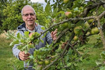 Warum eine „Solidarische Saftwirtschaft“ zur Obsternte im Erzgebirge einlädt - Nils Kochan will Besitzer von Streuobstwiesen und jene, die frisches Obst selbst pflücken möchten, in einer Gemeinschaft zusammenbringen.