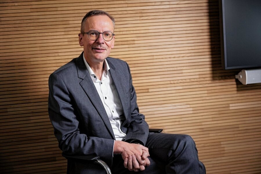 Warum erhöht die AOK Plus den Beitrag? - AOK-Plus-Vorstandsvorsitzender Rainer Striebel sieht Sachsen beim Gesundheitsfonds benachteiligt. 
