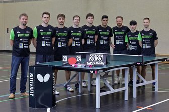 Warum es ab Sonntag in Limbach-Oberfrohna Bundesliga-Tischtennis zu sehen gibt - Der Zweit- und Drittligakader des TTC 2024/25: Teammanager Christian Hornbogen, Johann Koschmieder, Karl Zimmermann, Andrey Milovanov, Alan Kurmangaliyev, Carlos Mühlbach, Jakub Kosowski, Hsin-Yang Li und Nick Neumann-Manz (von links). Es fehlen: Nicholas Lum, Johannes Faltermaier, Miroslav Horejsi.