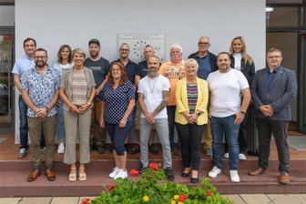 Warum es der neue Bärensteiner Gemeinderat in der neuen Wahlperiode ordentlich krachen lassen will - Der Bärensteiner Gemeinderat: Michael Rebentisch, Sylvina Schmidt, Tobias Schulz, Christian Schramm, Sebastian Reuter, Uwe Schulze, Michael Welter, Lysann Schmidt (h. v. l.), Dennis Feist, Simone Bau, Heike Siebrandt, Ronny Barth, Ines Krauße, Mario Wolf (v. v. l.) und Bürgermeister Silvio Wagner.