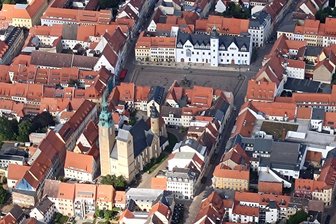 Warum es im Raum Freiberg so heiß ist - Warum regnet es gerade so selten in Freiberg? Hier eine Luftaufnahme des Gebietes um den Obermarkt vom 14. Juli.