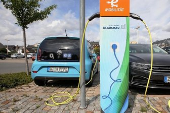 Warum es in Glauchau an E-Ladesäulen mangelt - Die Ladesäule am Parkplatz Hoffnung in Glauchau wird am meisten frequentiert.