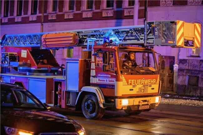 Warum fährt in Plauen die Freiberger Wehr vor? - Bei einem Wohnungsbrand an der Oelsnitzer Straße kam das Fahrzeug mit Freiberger Kennzeichnen zum Einsatz.