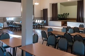 Warum Feiern im Landgasthof jetzt mehr kostet - Bis zu 199 Personen können den sanierten Saal im Landgasthof Crossen nutzen, zum Beispiel für Feiern und Versammlungen.