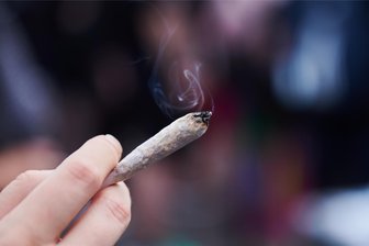 Warum Freiberg das Cannabis-Verbot für Spielplätze nachschärfen will - In Freiberg soll das Cannabis-Verbot auf Spielplätzen noch einmal explizit klargestellt werden. Der Stadtrat befindet am Donnerstag über eine Änderung der entsprechenden Benutzungsordnung, die auch Freizeiteinrichtungen wie die BMX-Anlage am Häuersteig und die Rollschuhfläche an der Einsteinstraße einschließt.