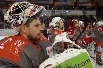 Warum für den Eispiraten-Keeper die Sommerpause weit weg ist - Torhüter Luka Gracnar war ein Rückhalt im Kasten der Eispiraten Crimmitschau. Die Entscheidung, ob er im August in das Kunsteisstadion im Sahnpark zurückkehrt, ist noch nicht gefallen. 